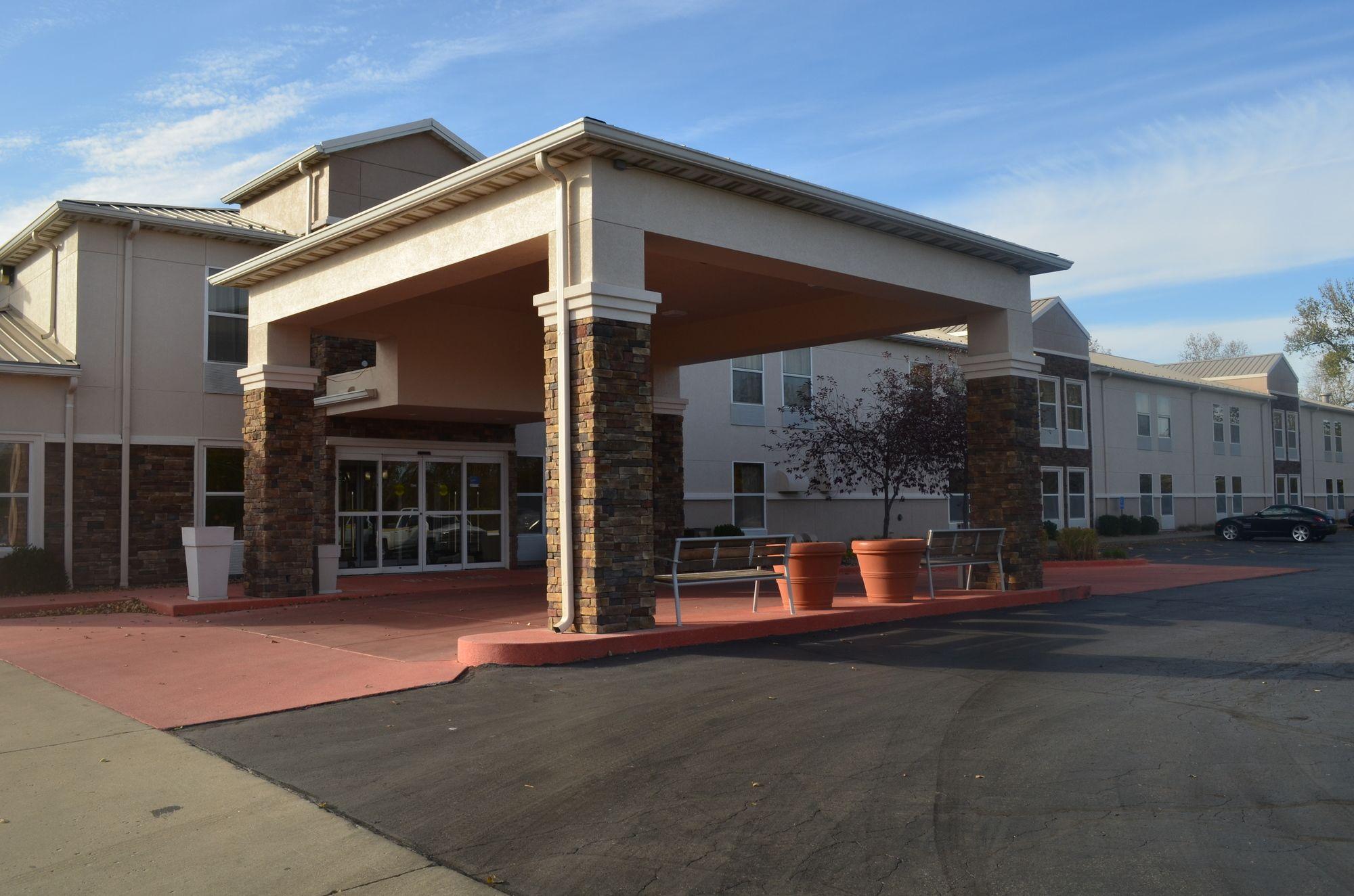 Comfort Inn & Suites Junction City - Near Fort Riley Exterior photo