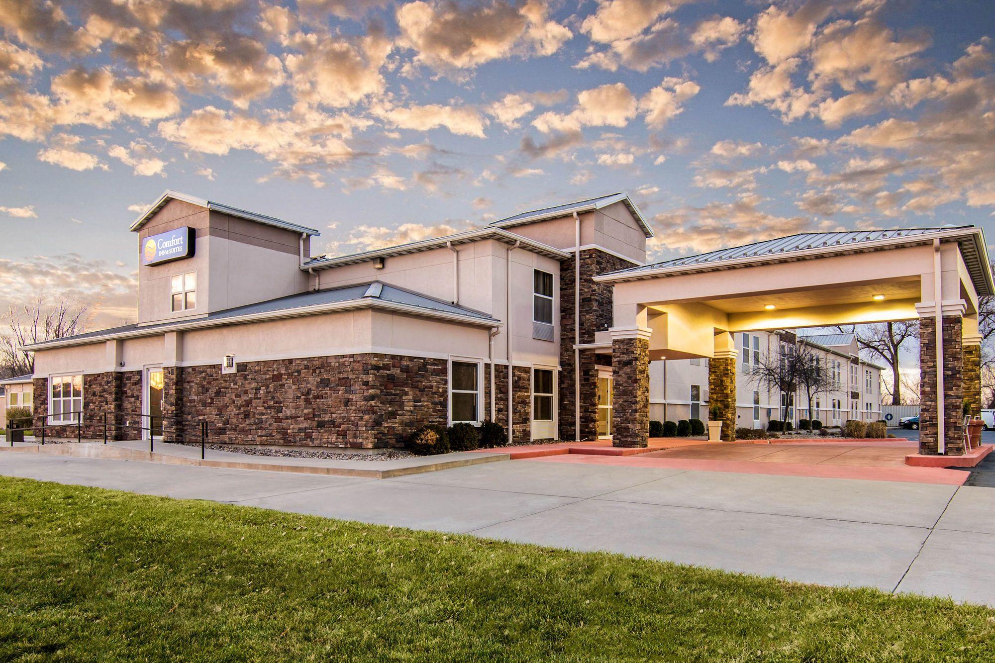 Comfort Inn & Suites Junction City - Near Fort Riley Exterior photo