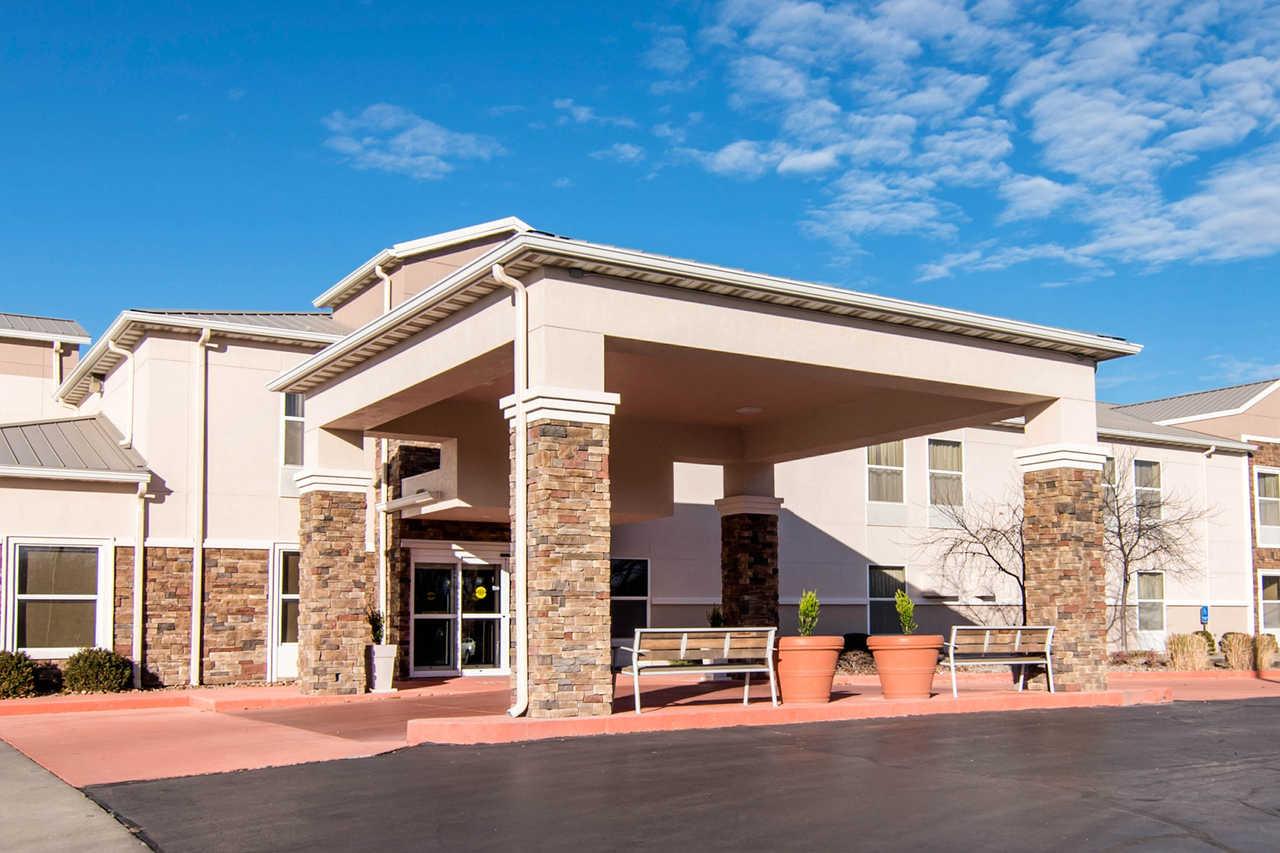Comfort Inn & Suites Junction City - Near Fort Riley Exterior photo