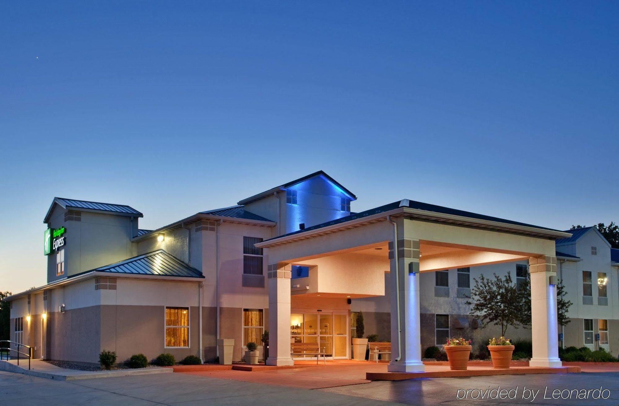 Comfort Inn & Suites Junction City - Near Fort Riley Exterior photo